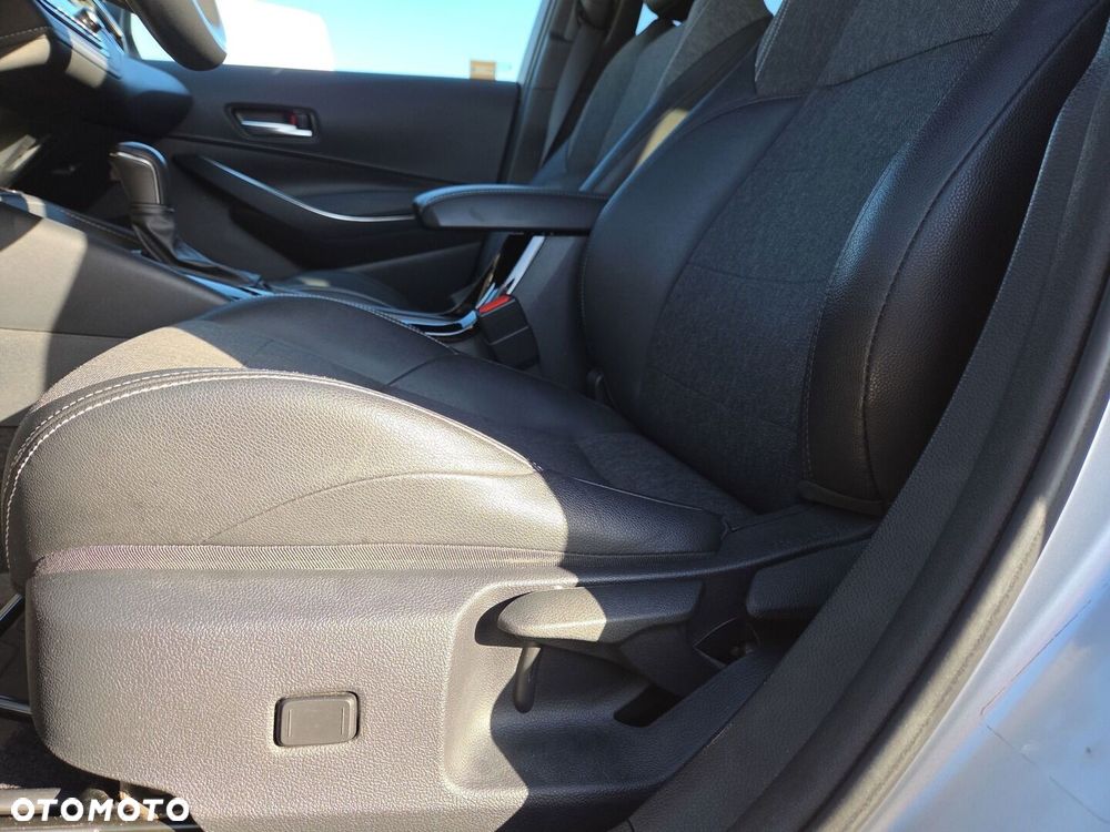 Toyota Corolla 2.0 Hybrid Style - 17