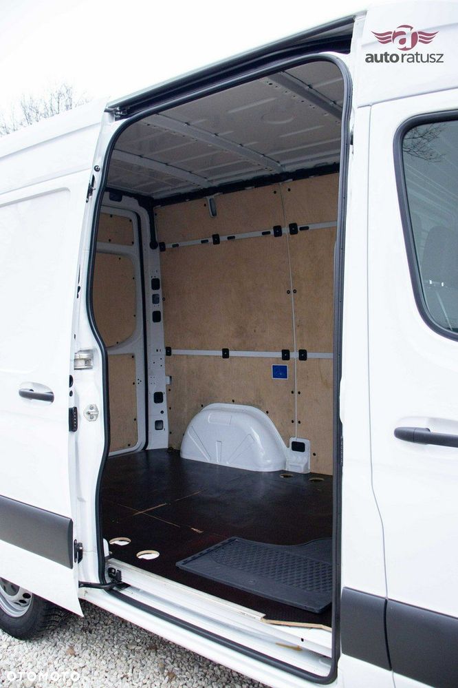 Mercedes-Benz Sprinter - 9