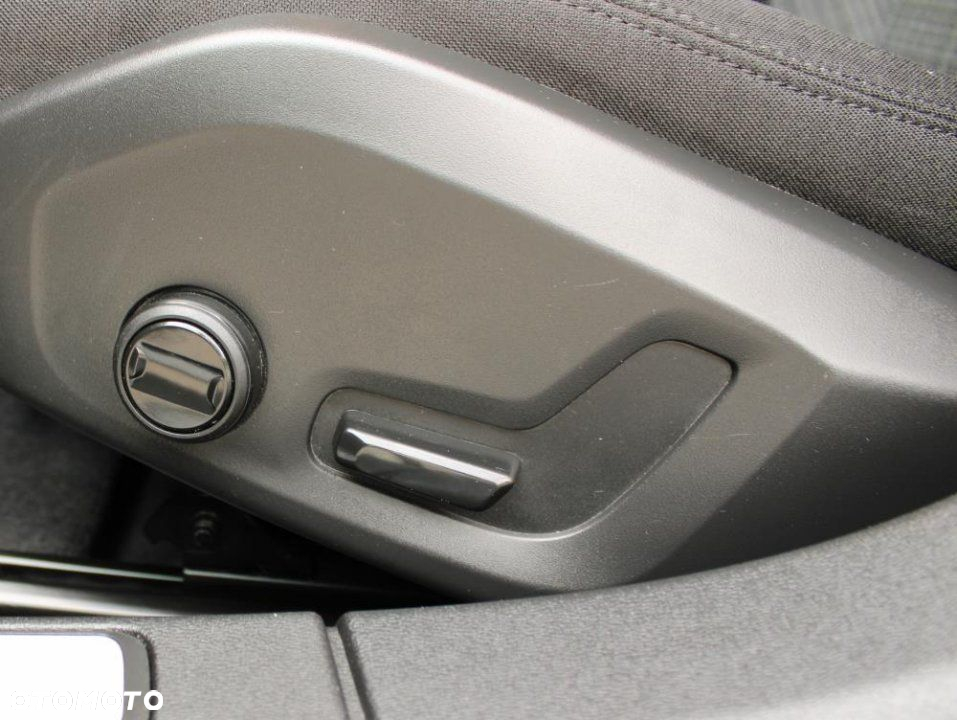 Volvo V60 Cross Country - 25