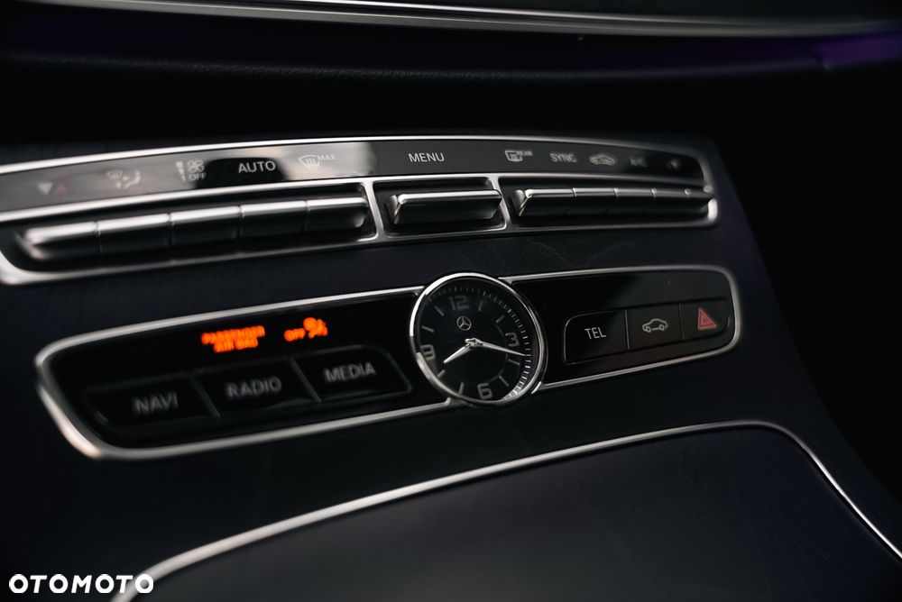 Mercedes-Benz Klasa E 220 d 4-Matic 9G-TRONIC - 11