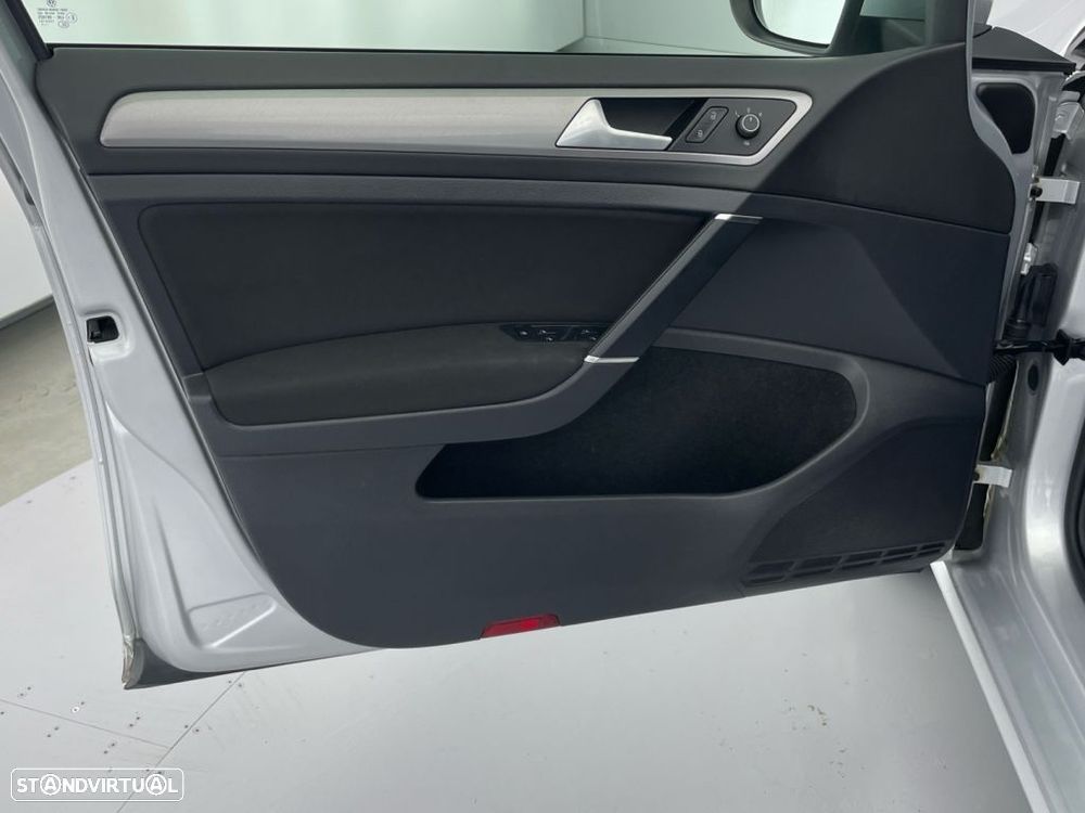 VW e-Golf AC/DC - 21