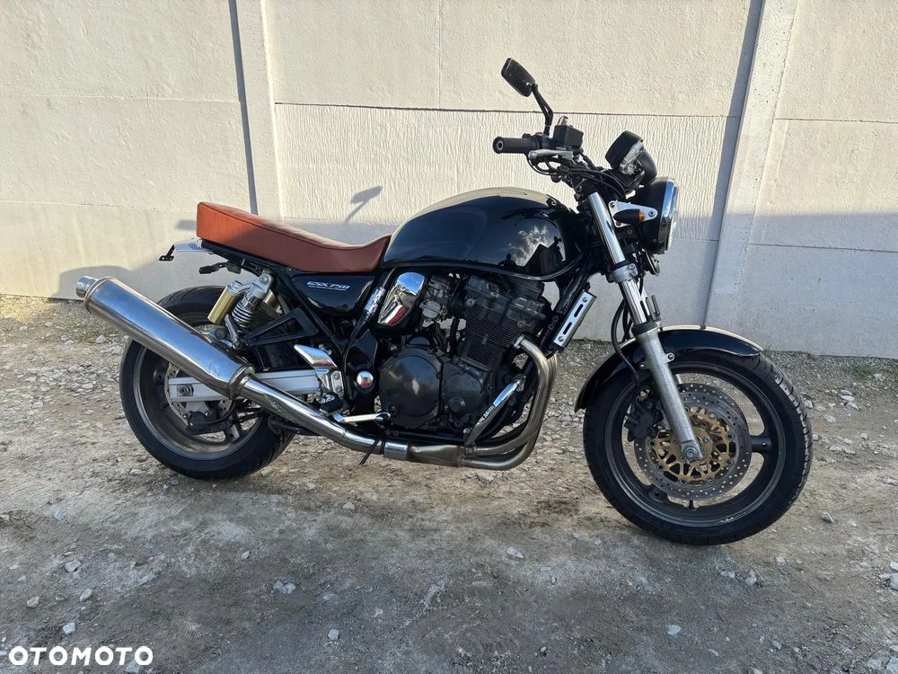 Suzuki GSX - 6