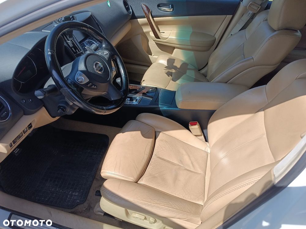 Nissan Maxima - 10