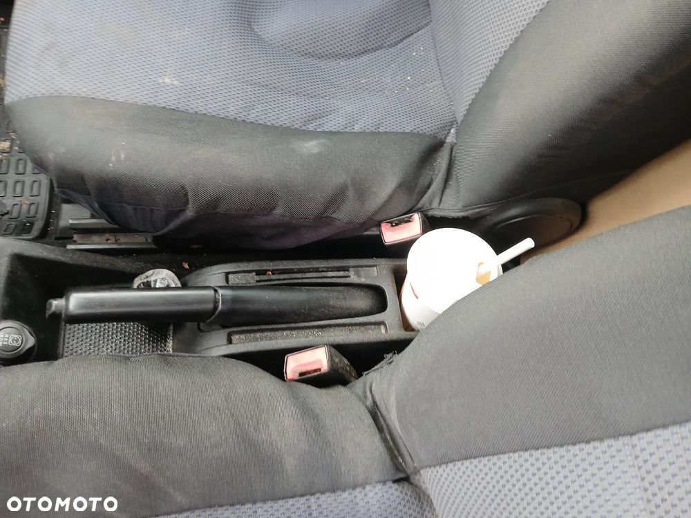 FIAT GRANDE PUNTO 649  fotel fotele kanapa deska kokpit podsufitka boczek boczki klamka - 6