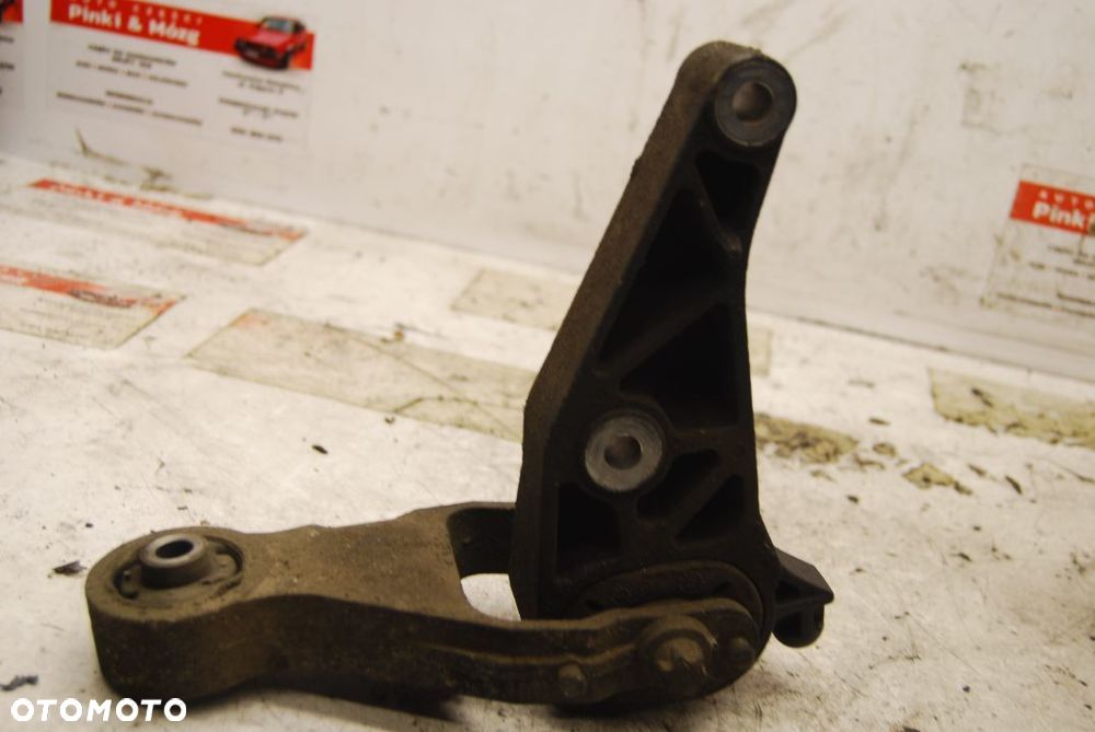 ŁAPA PODUSZKA SKRZYNI BIEGÓW 13111089 OPEL MERIVA A 1.3 CDTI - 4