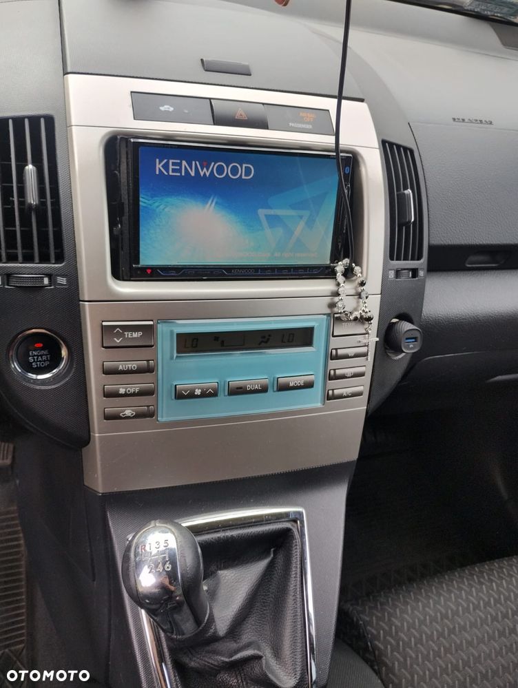 Toyota Corolla Verso 2.2 D-4D Sol - 10