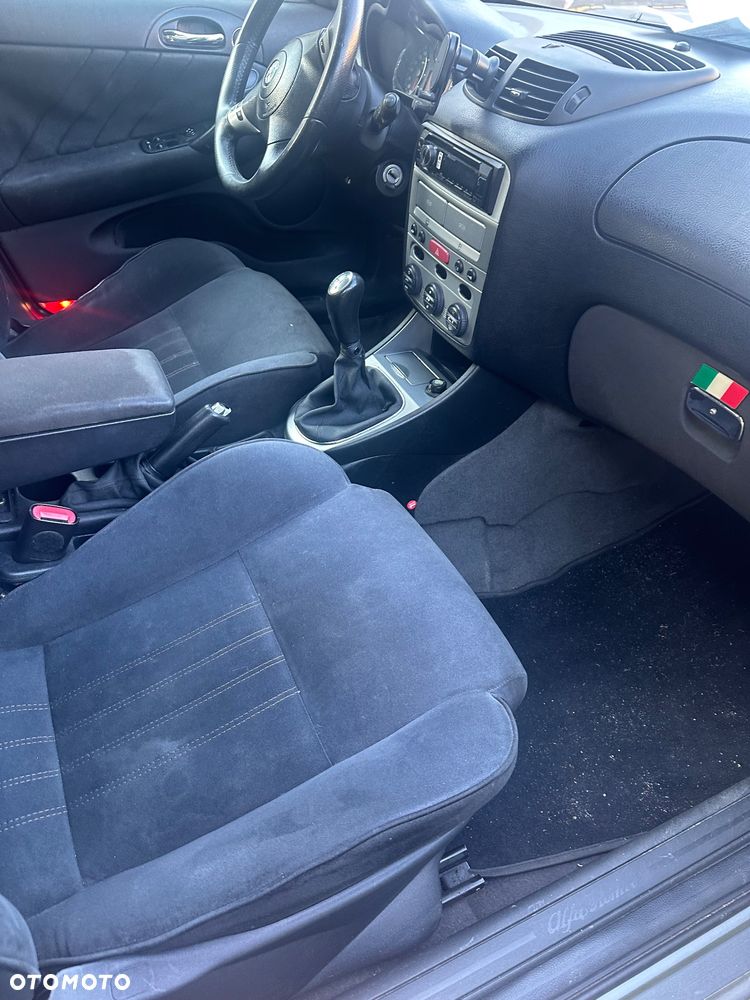 Alfa Romeo 147 1.6 Twin Spark Distinctive - 10