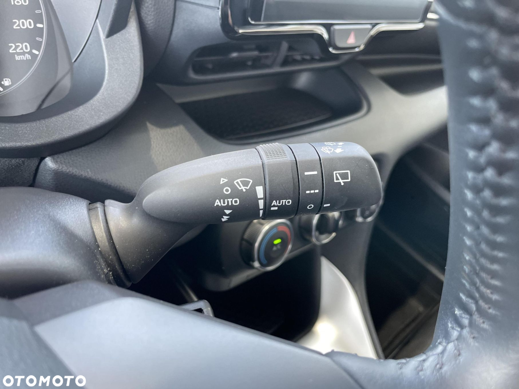 Toyota Yaris 1.5 Comfort - 24
