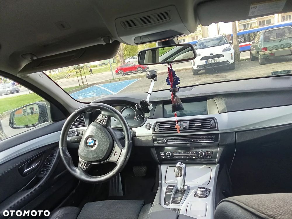 BMW Seria 5 528i xDrive - 10