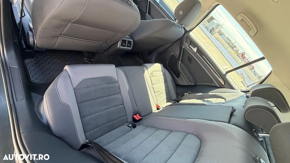 Volkswagen Golf - 12