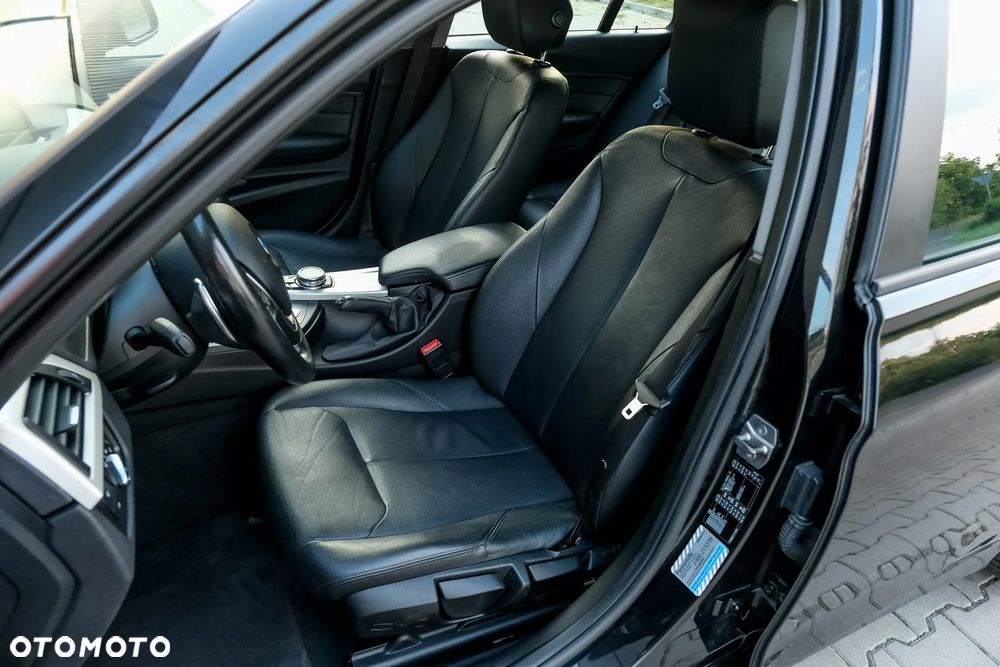 BMW Seria 3 320d Sport Line - 19