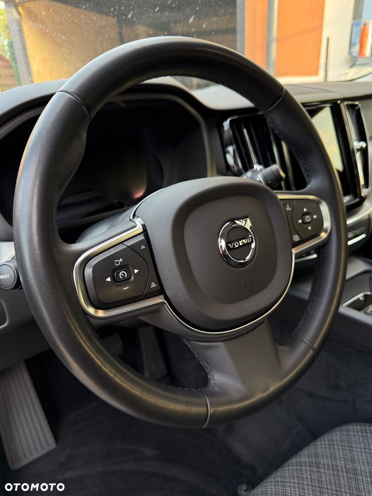 Volvo XC 60 B4 B Momentum Pro - 18