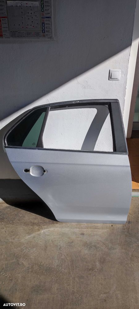 Usa spate dreapta mic defect volkswagen vw JETTA an 2007  culoare LA7W - 1