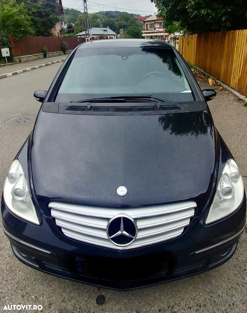 Mercedes-Benz EQB - 8