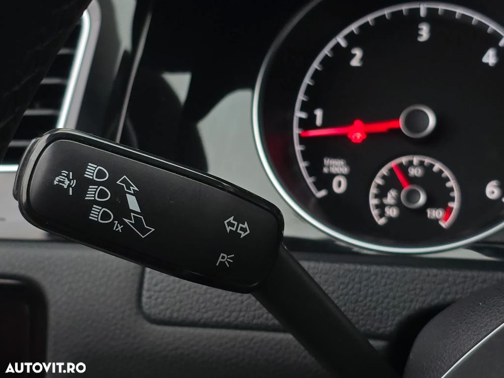 Volkswagen Golf 2.0 TDI (BlueMotion Technology) Highline - 28