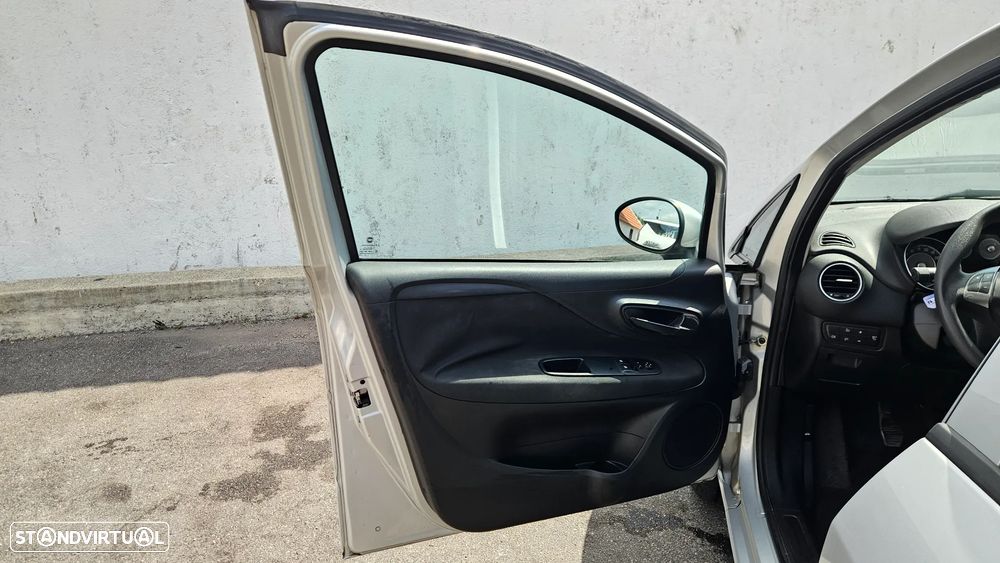 Fiat Punto 1.2 Lounge S&S - 9