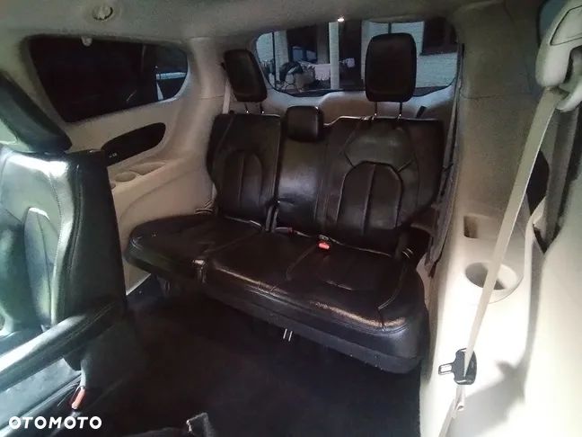 Chrysler Pacifica - 22