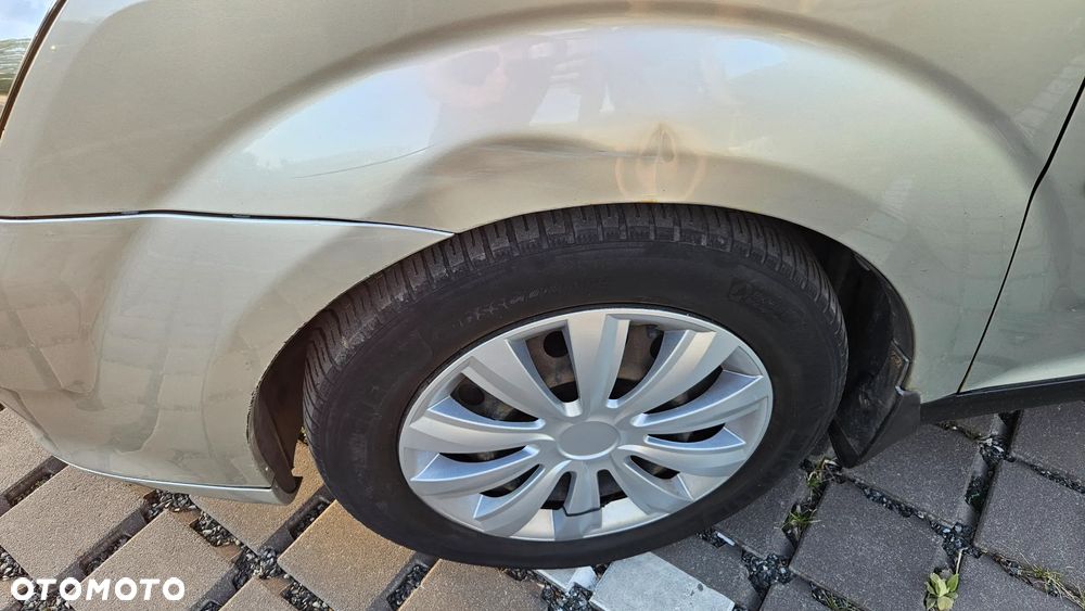 Toyota Corolla Verso - 8