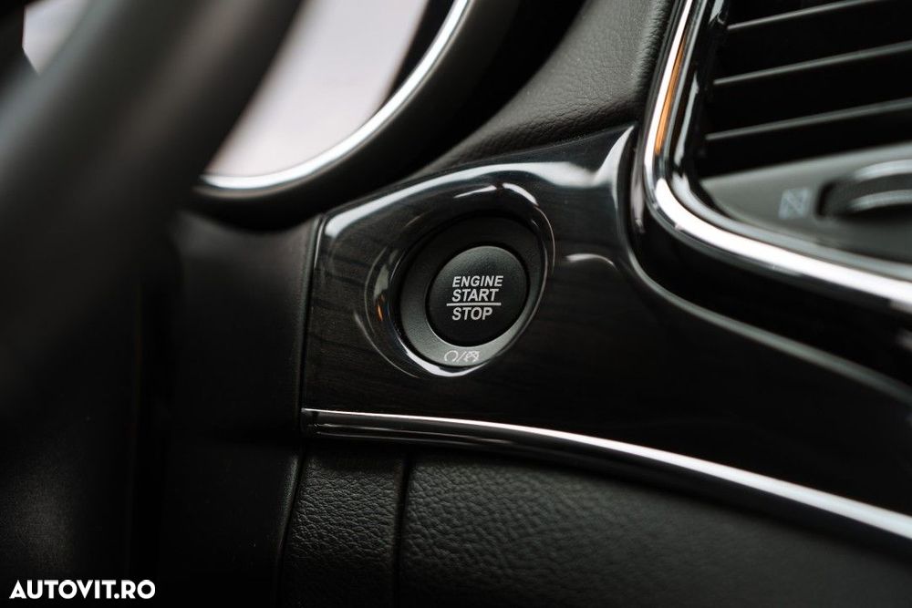 Jeep Grand Cherokee - 33