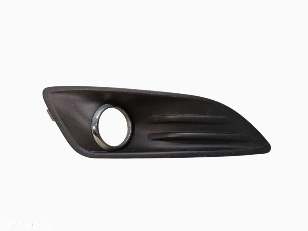 KRATKA W ZDERZAK RAMKA HALOGENU PRAWA FORD FIESTA MK7 LIFT FD99212211A