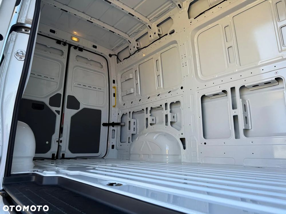 Volkswagen Crafter - 26