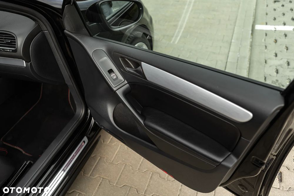 Volkswagen Golf 2.0 TSI GTI - 38