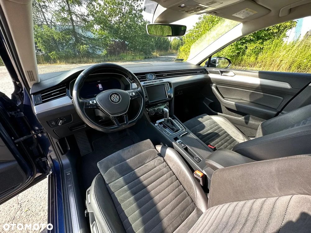 Volkswagen Passat Variant 2.0 TDI SCR DSG Highline - 25