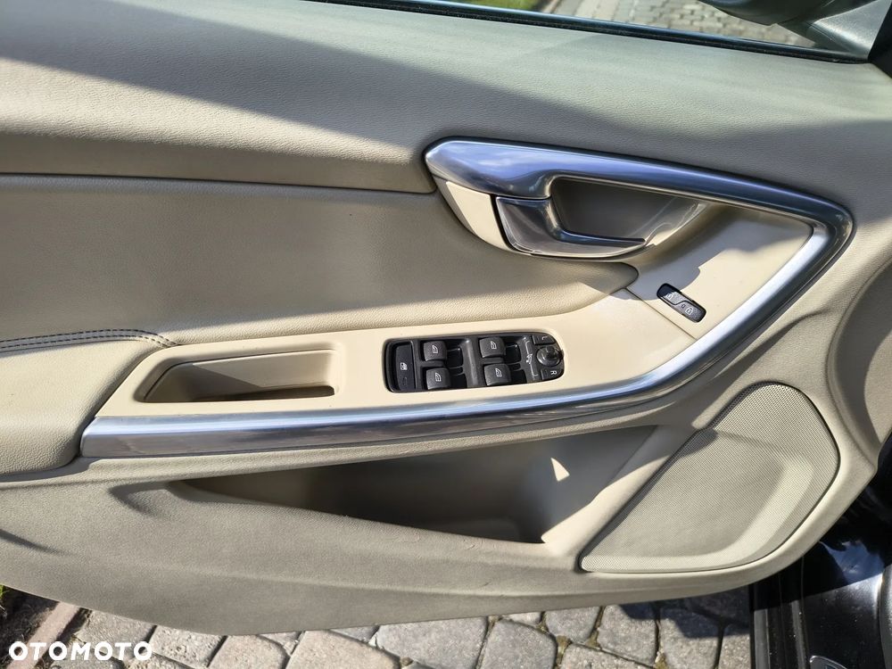 Volvo V60 D2 Kinetic - 13