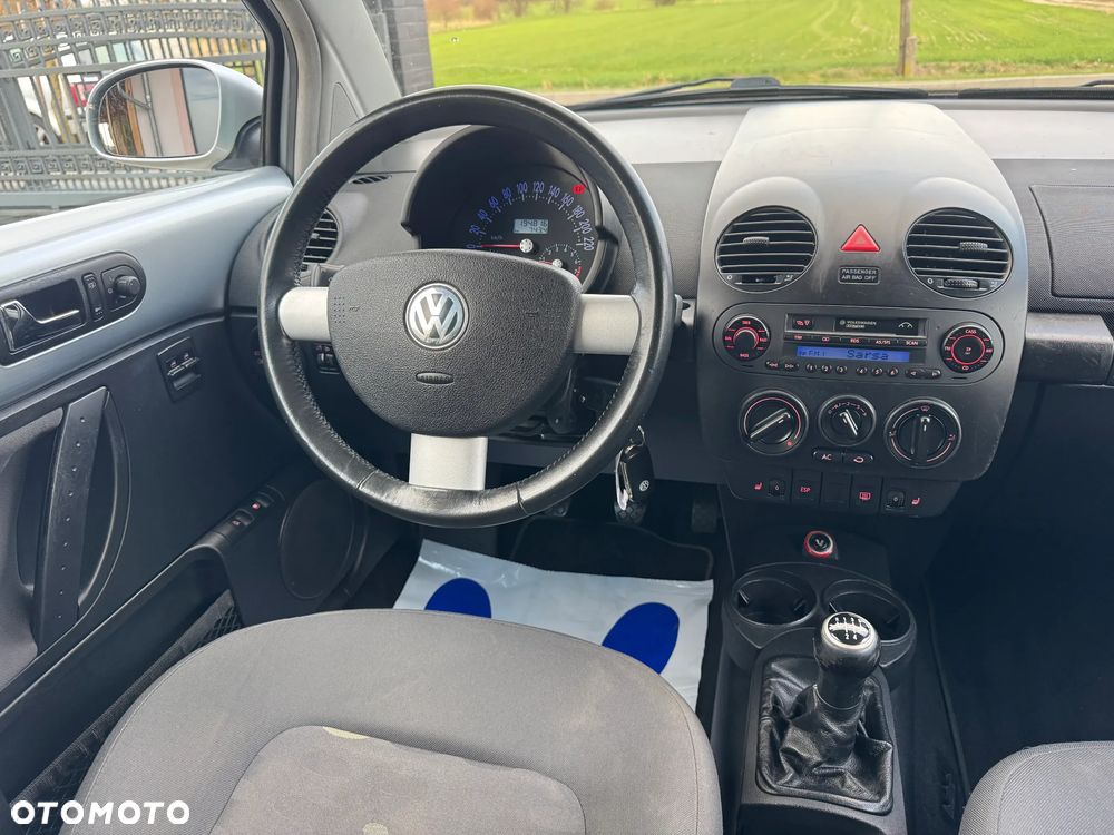 Volkswagen New Beetle 1.6 Arte - 17