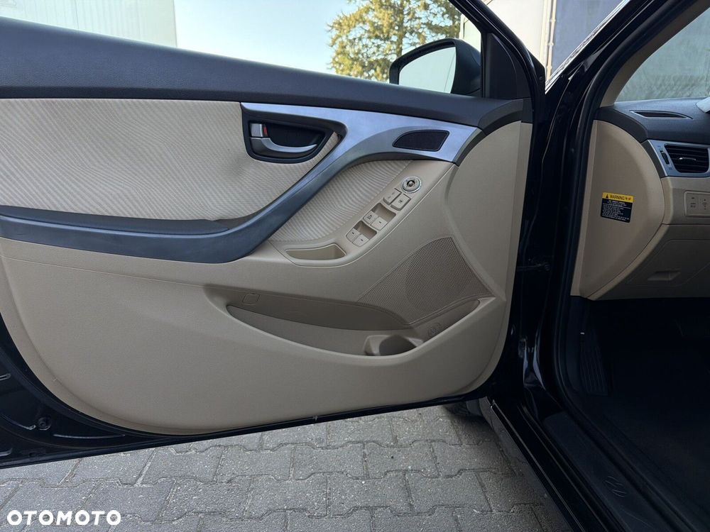 Hyundai Elantra - 10