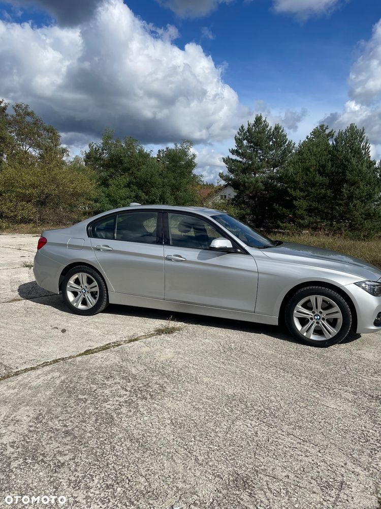 BMW Seria 3 328i xDrive Sport Line - 29