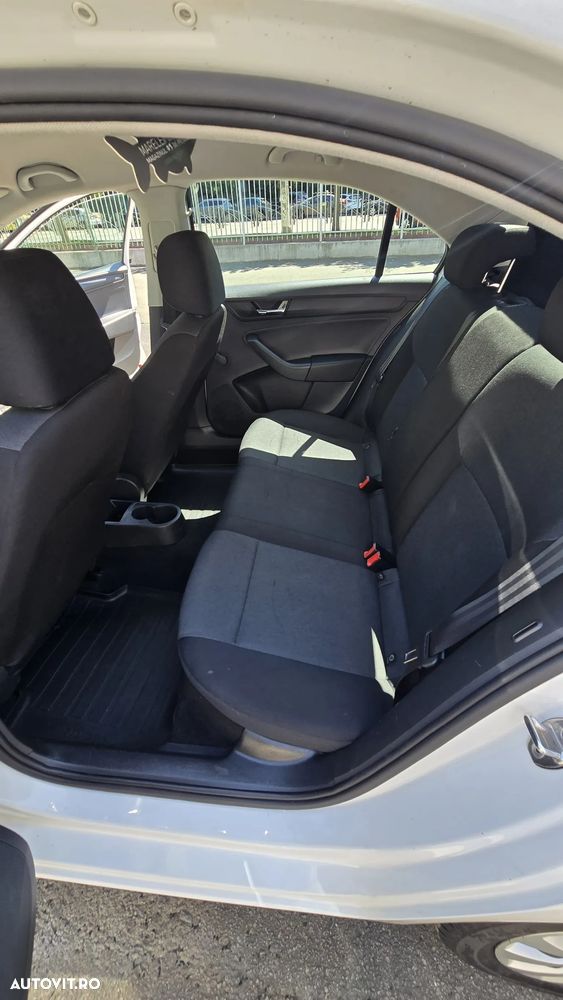 Skoda Rapid - 6
