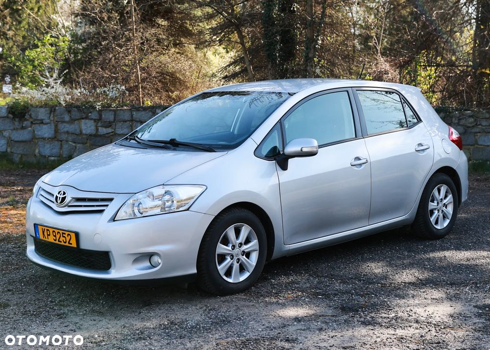Toyota Auris 1.4 D-4D Edition - 1