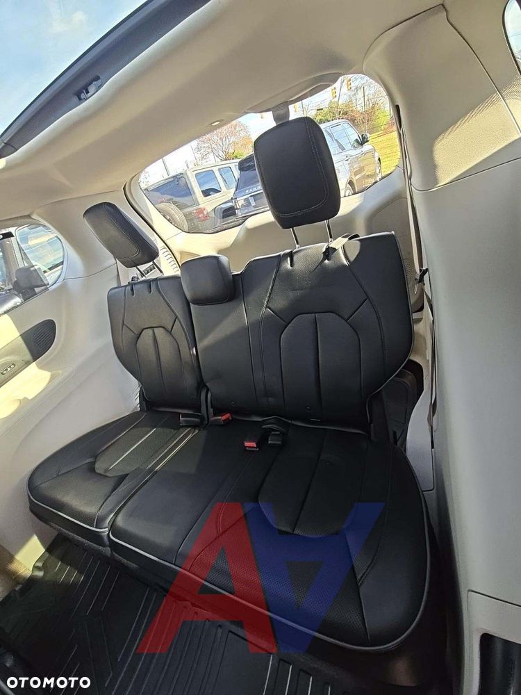 Chrysler Pacifica - 10