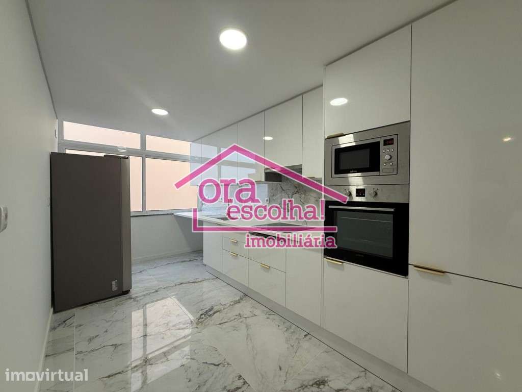 Apartamento T3 TOTALMENTE REMODELADO Rés do Chão alto com 100 m2 na... - Grande imagem: 2/14