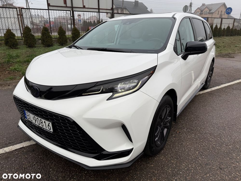Toyota Sienna - 1