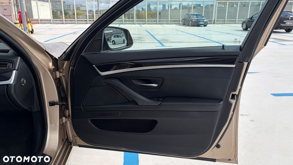 BMW Seria 5 525d - 21