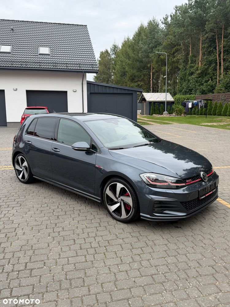 Volkswagen Golf - 37