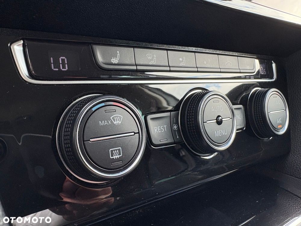 Volkswagen Passat - 30