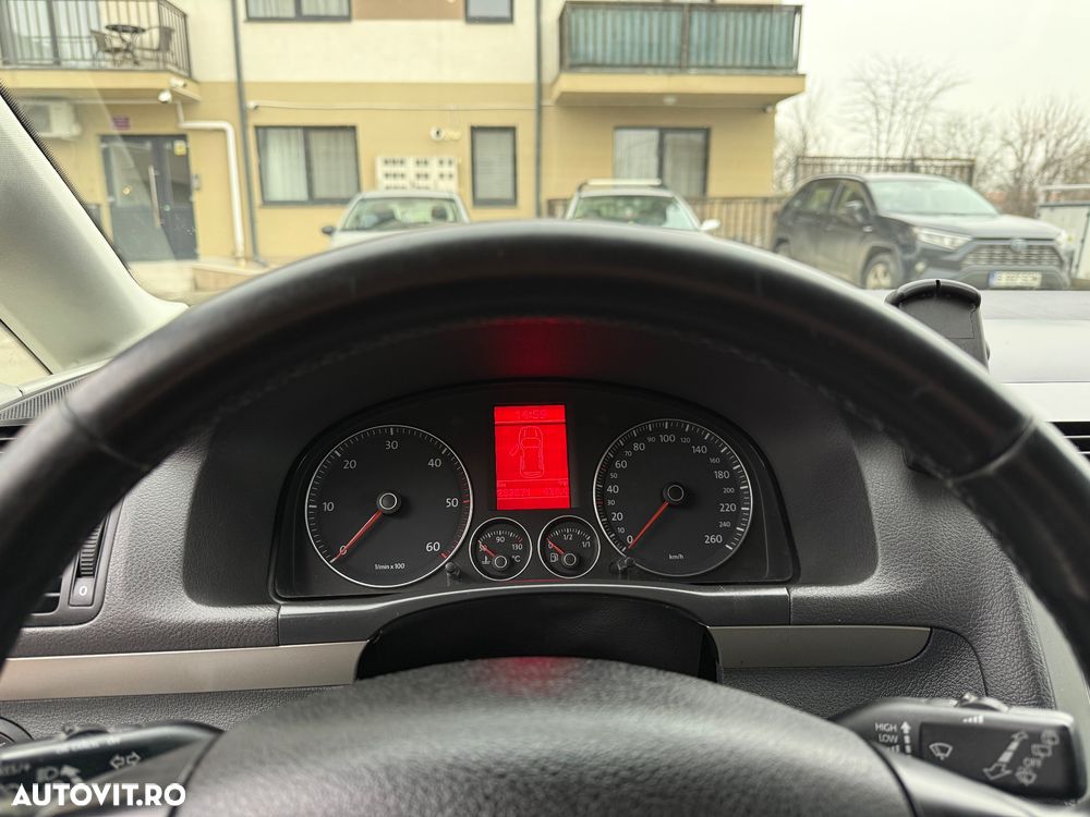 Volkswagen Touran - 9