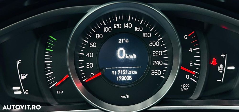 Volvo V40 D2 Kinetic - 29