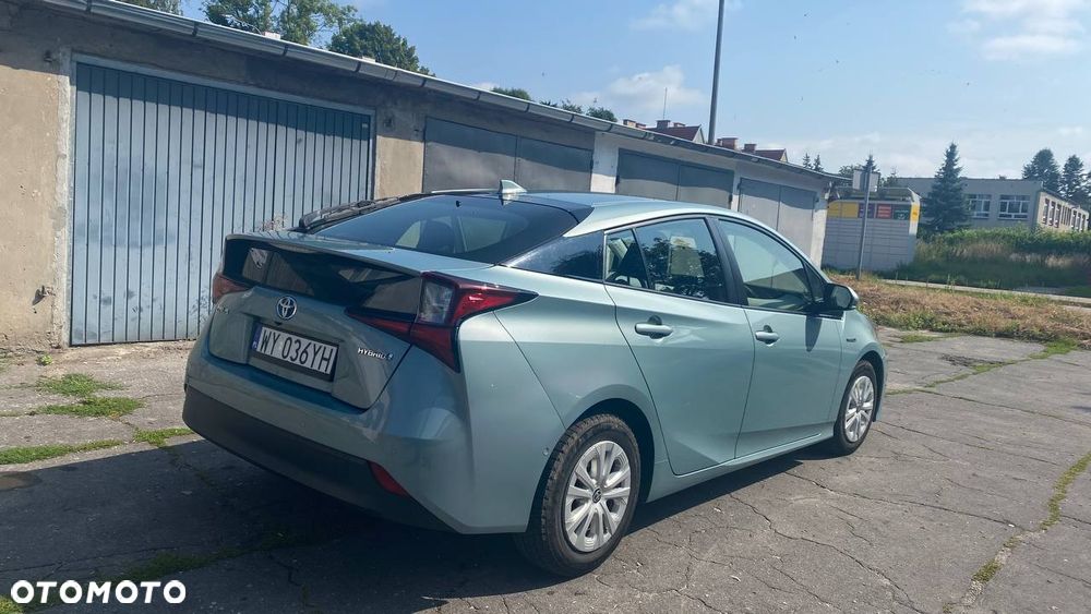 Toyota Prius (Hybrid) - 5