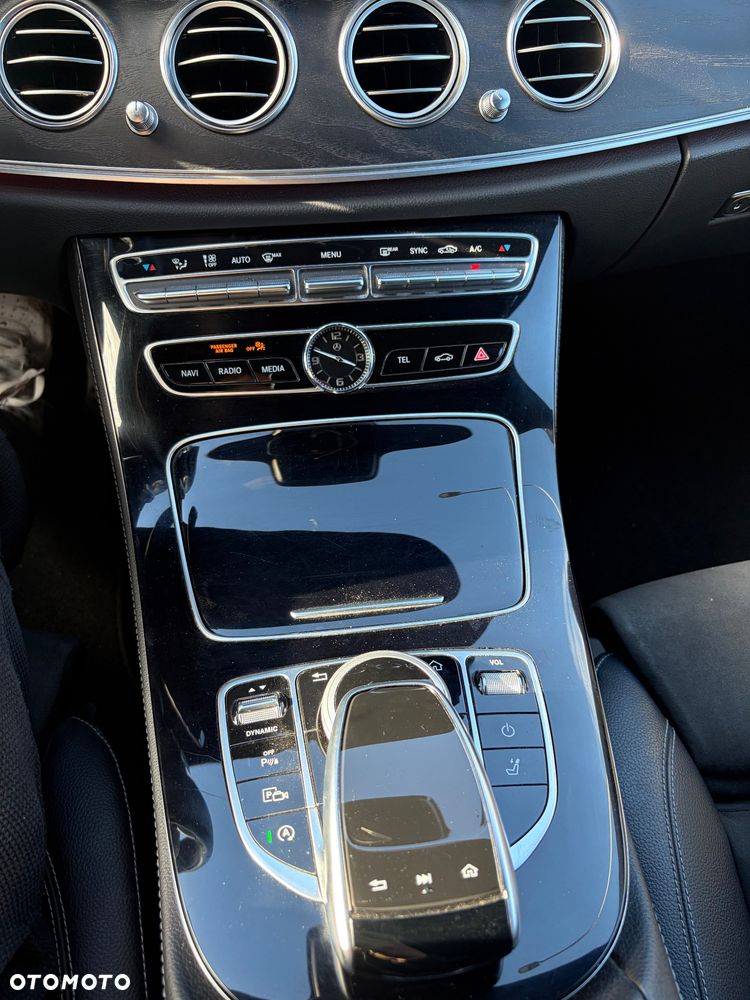 Mercedes-Benz Klasa E 220 d 9G-TRONIC - 26