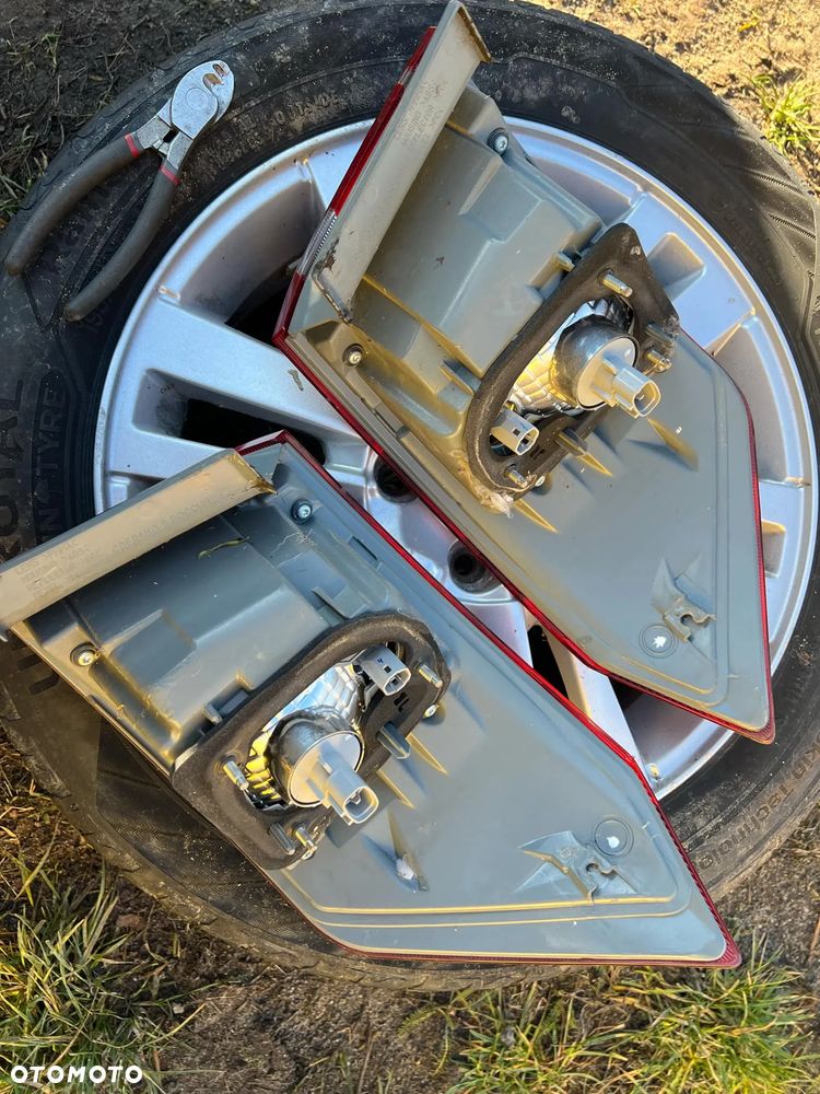 Lampa tylna prawa/ LEWA Lada Vesta 2017r. WYSYŁKA, Cena za szt. - 2