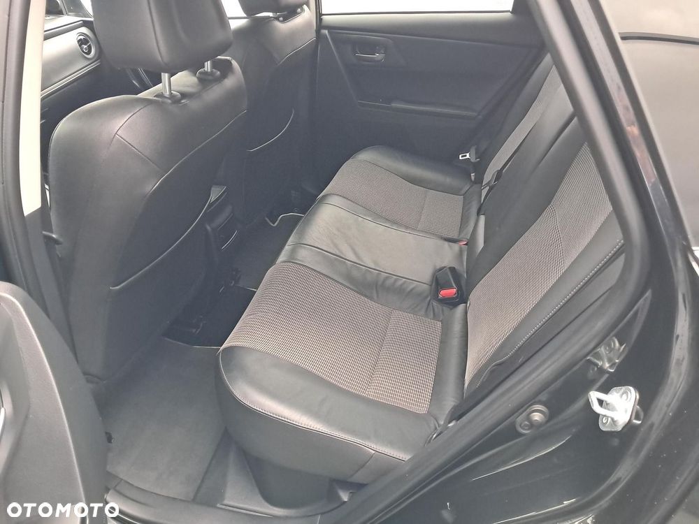 Toyota Auris - 11
