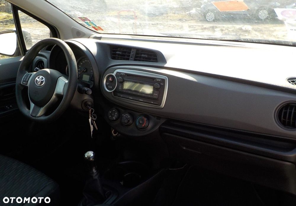 Toyota Yaris - 22