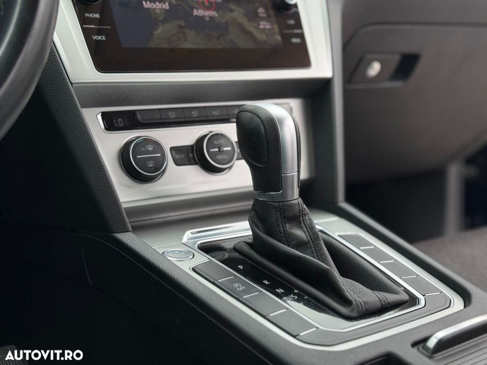 Volkswagen Passat - 21