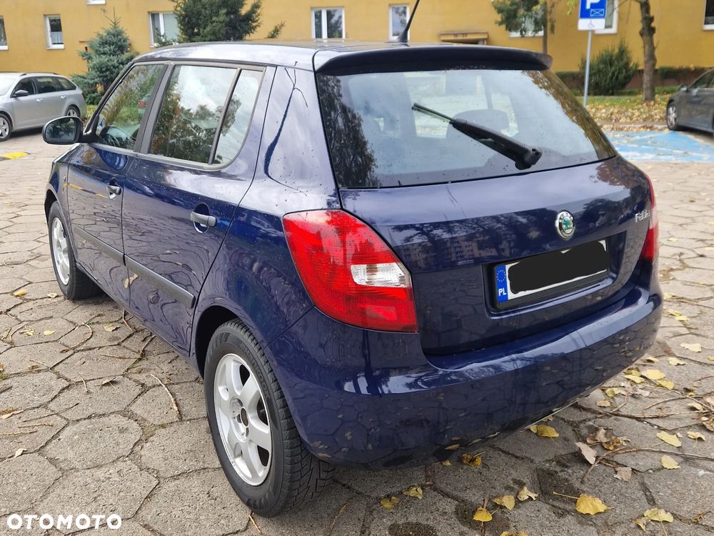 Skoda Fabia 2012 photo 4