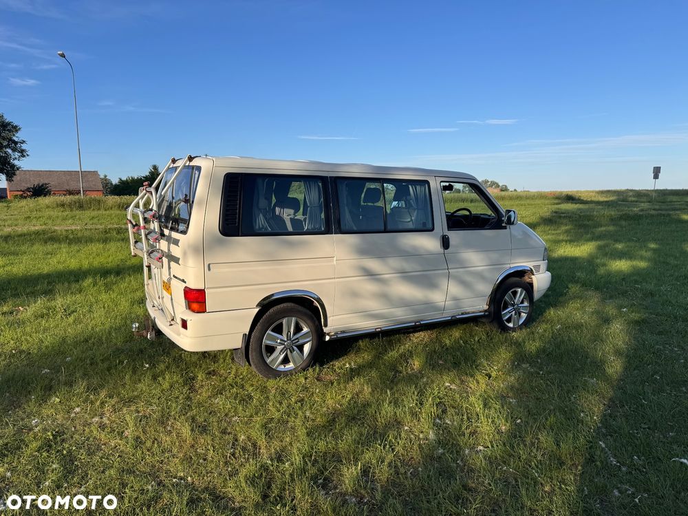 Volkswagen Caravelle Basis / CL - 9