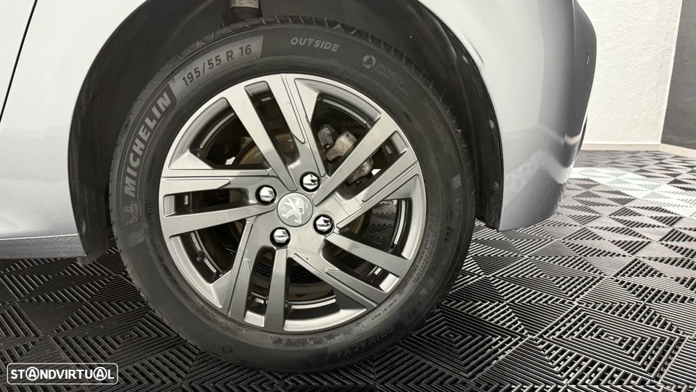 Peugeot 208 PureTech 100 EAT8 Active Pack - 17